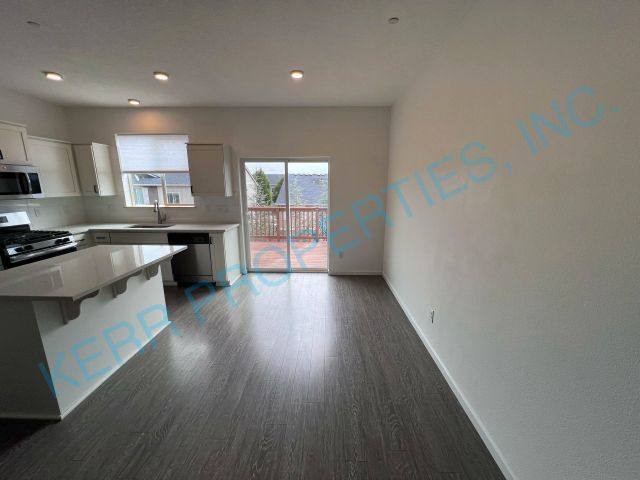 Townhouse for rent at 12996 SE 155th Ave, Happy Valley, OR 97086
