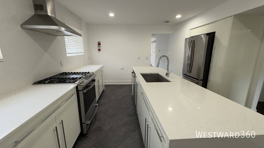 Apartment for rent at 660 Clyde Ave #2, Calumet City, IL 60409