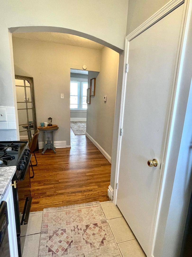 Apartment for rent at 4564 Flad Ave #2E, Saint Louis, MO 63110