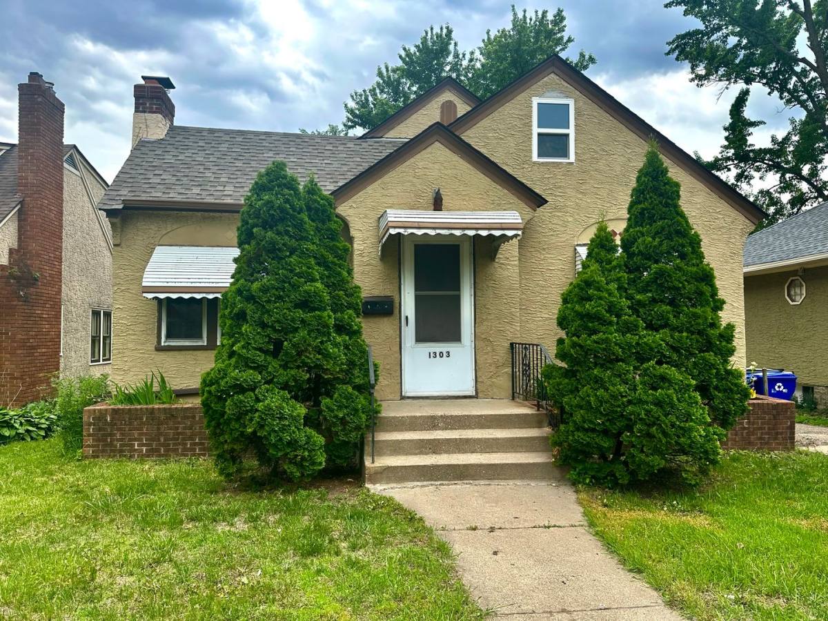 House for rent at 1303 Edgerton St, Saint Paul, MN 55130