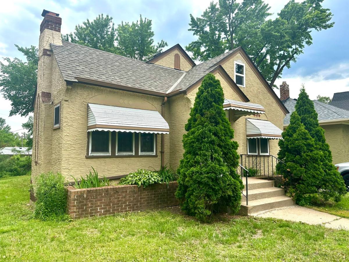 House for rent at 1303 Edgerton St, Saint Paul, MN 55130