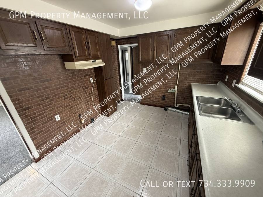 House for rent at 4757 Dudley St, Dearborn Heights, MI 48125