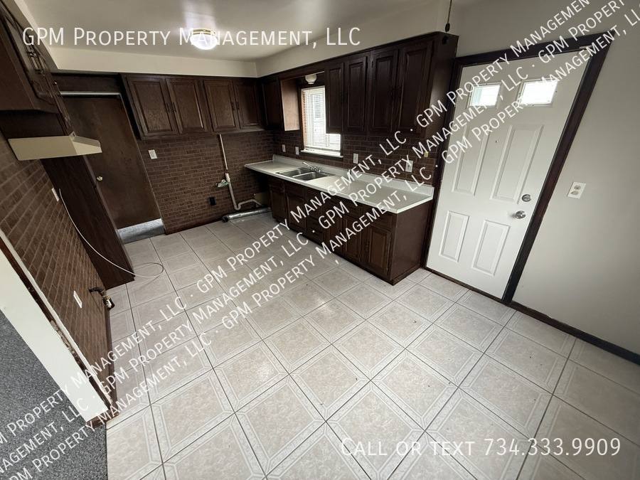 House for rent at 4757 Dudley St, Dearborn Heights, MI 48125