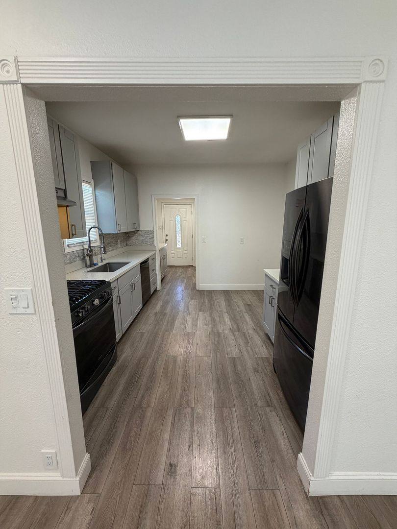 House for rent at 810 E Olive Ave, Turlock, CA 95380