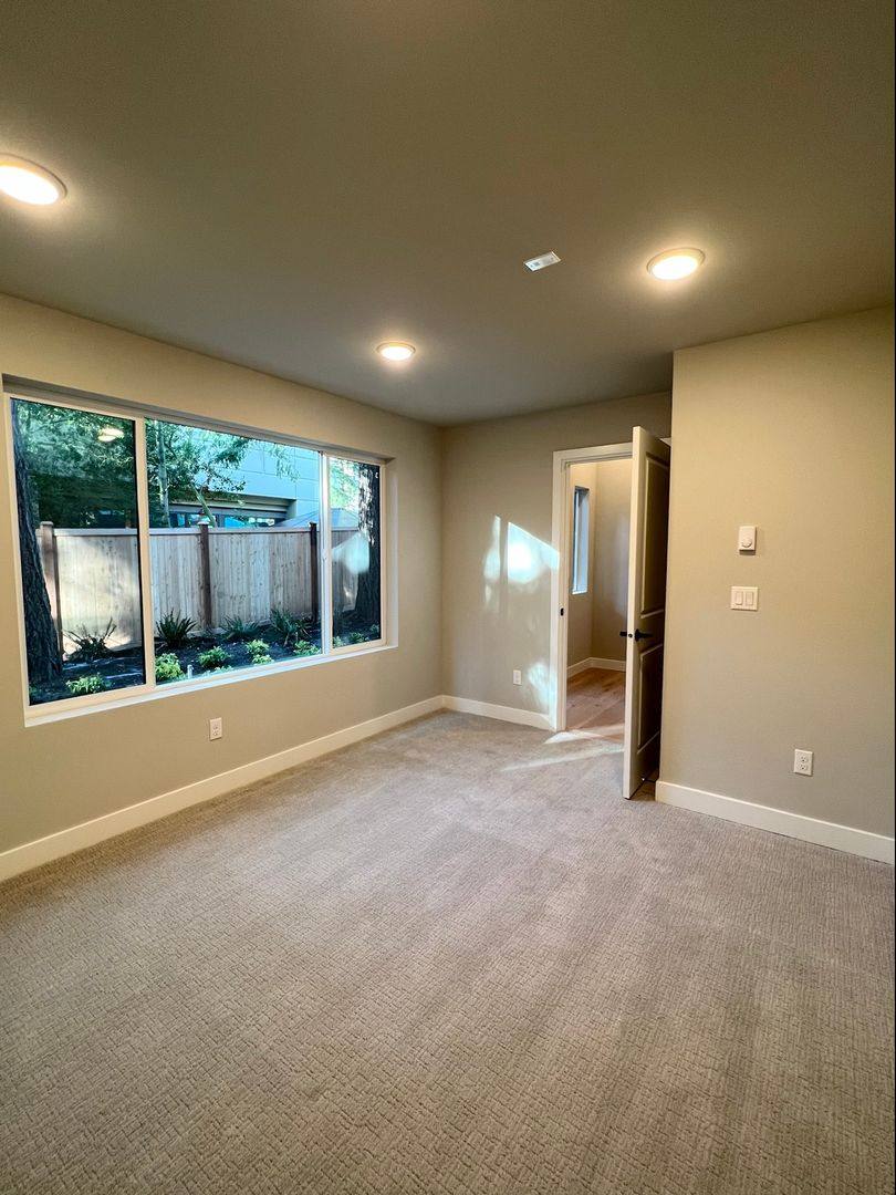 Townhouse for rent at 1231 131st Court NE, Bellevue, WA 98005