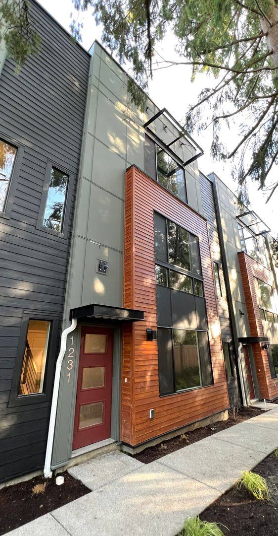Townhouse for rent at 1231 131st Court NE, Bellevue, WA 98005