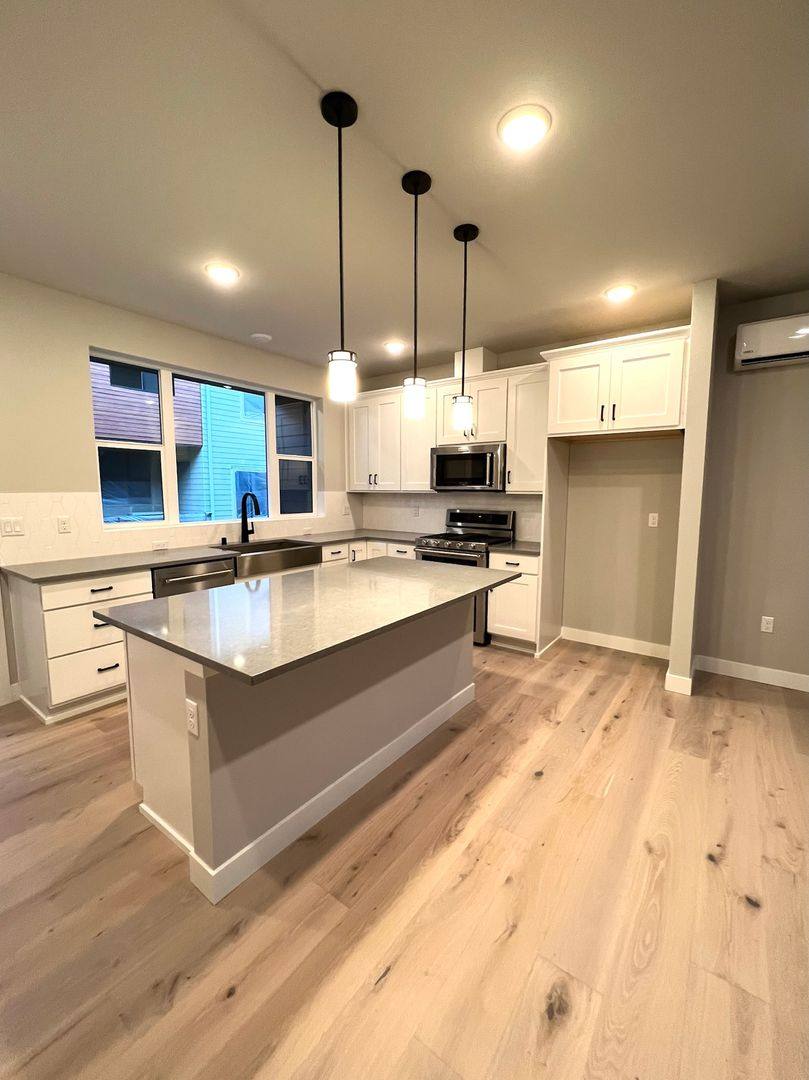 Townhouse for rent at 1231 131st Court NE, Bellevue, WA 98005