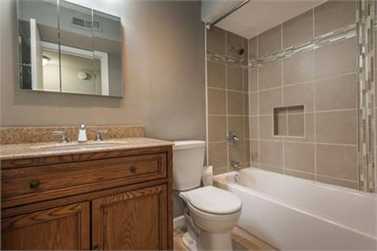 Apartment for rent at 2505 Brownsboro Rd #D1, Louisville, KY 40206