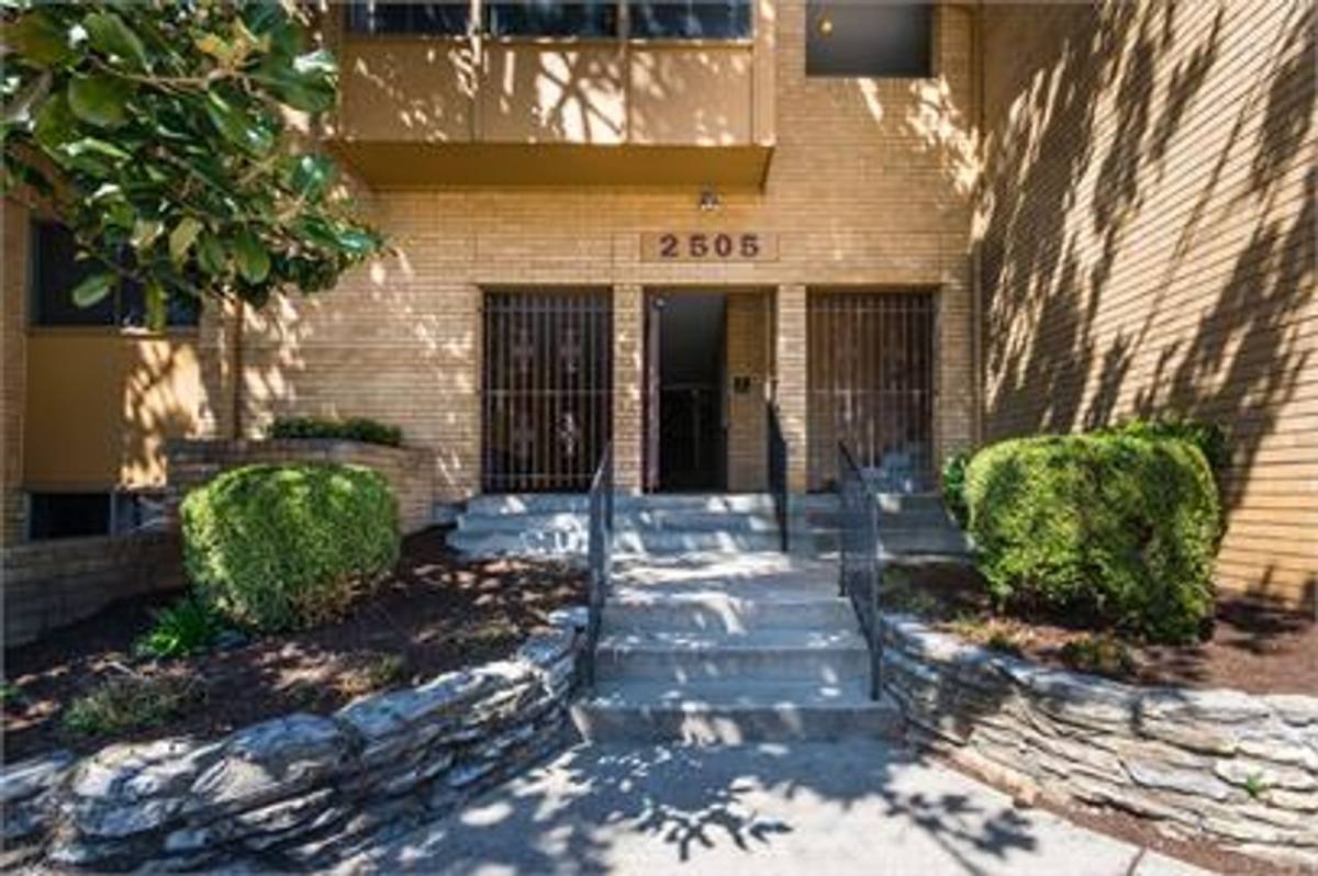 Apartment for rent at 2505 Brownsboro Rd #D1, Louisville, KY 40206