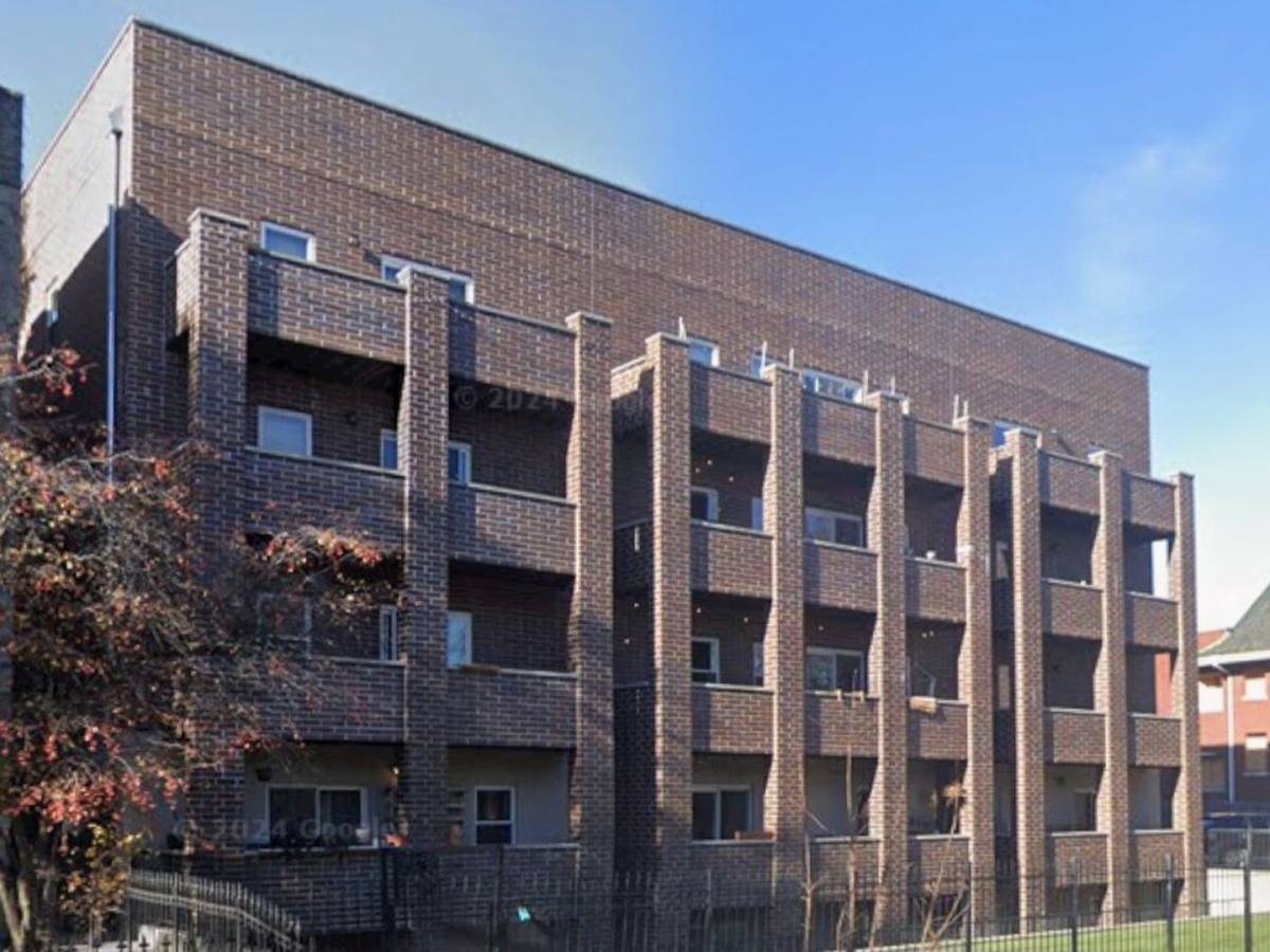 Apartment for rent at 4520 N Beacon St, Chicago, IL 60640
