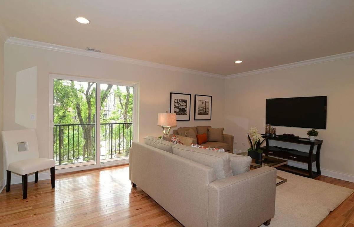 Apartment for rent at 4520 N Beacon St, Chicago, IL 60640