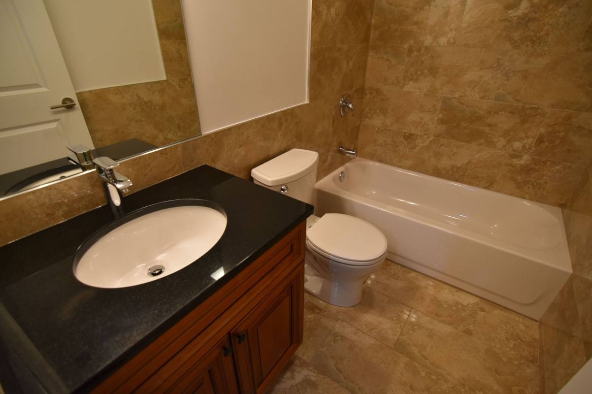 Apartment for rent at 4520 N Beacon St, Chicago, IL 60640