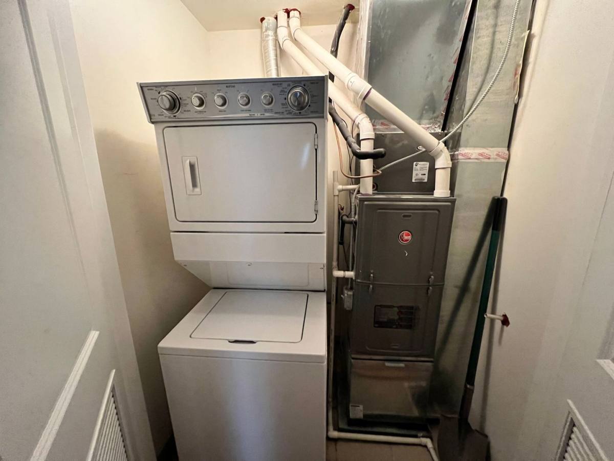 Apartment for rent at 4520 N Beacon St, Chicago, IL 60640