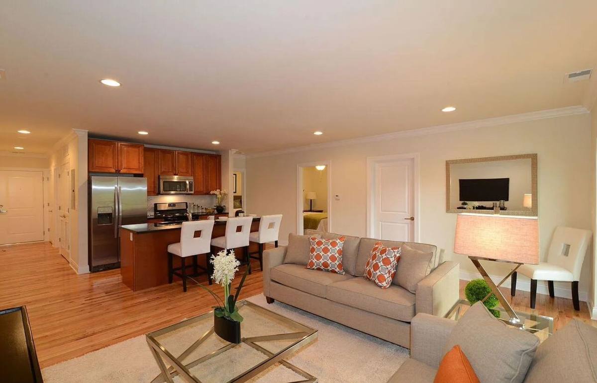 Apartment for rent at 4520 N Beacon St, Chicago, IL 60640