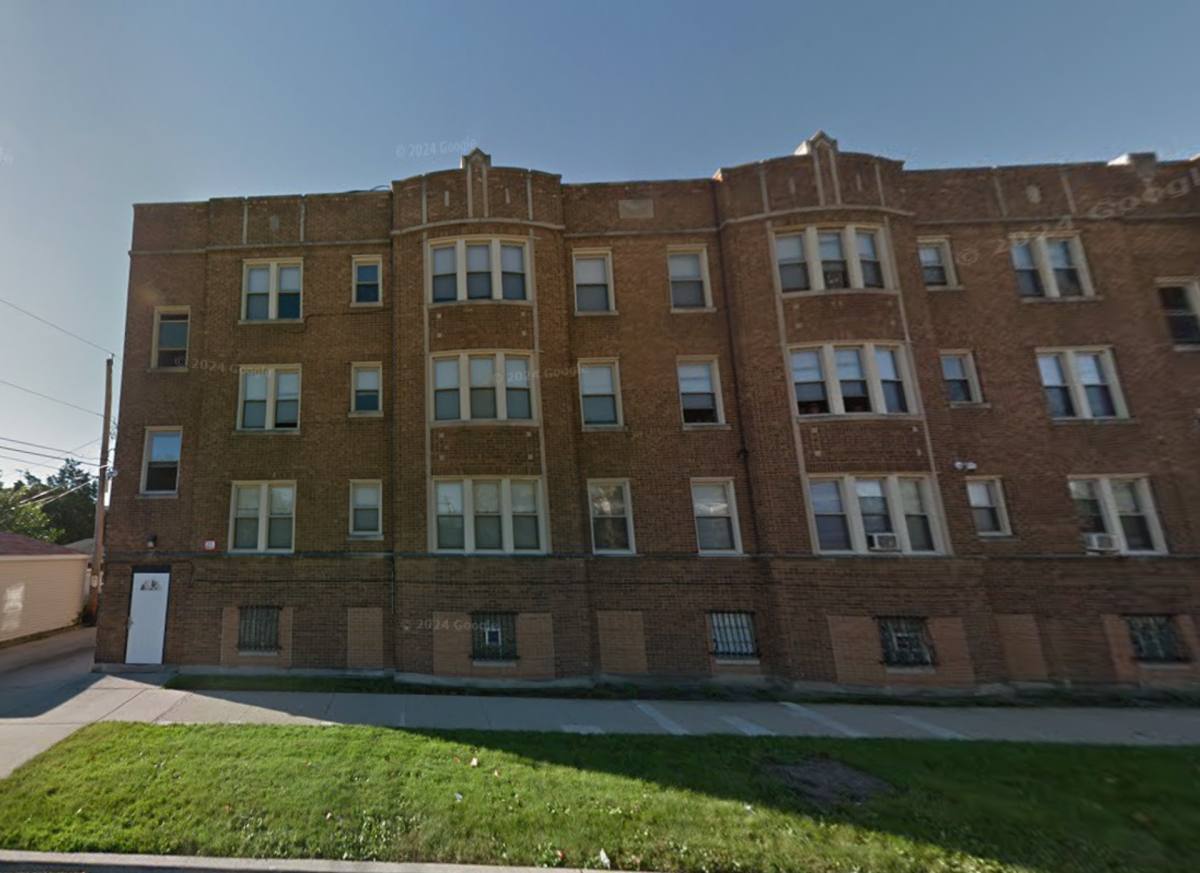 Apartment for rent at 535 E 102nd St, Chicago, IL 60628