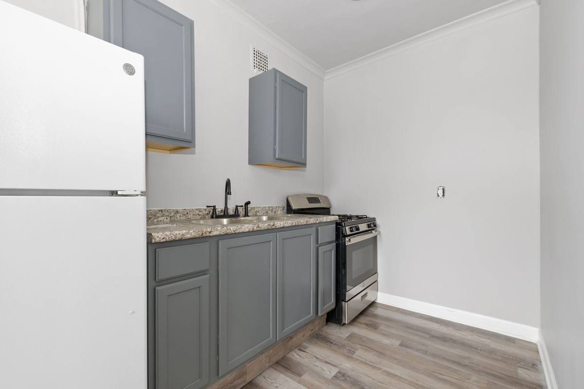 Apartment for rent at 535 E 102nd St, Chicago, IL 60628