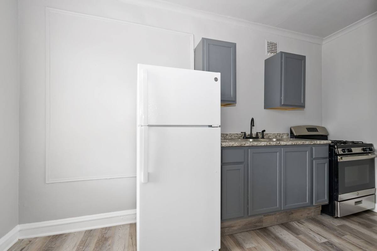 Apartment for rent at 535 E 102nd St, Chicago, IL 60628