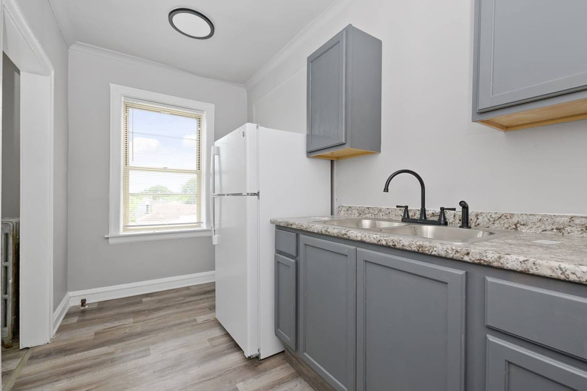 Apartment for rent at 535 E 102nd St, Chicago, IL 60628