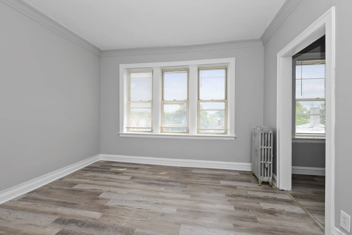 Apartment for rent at 535 E 102nd St, Chicago, IL 60628