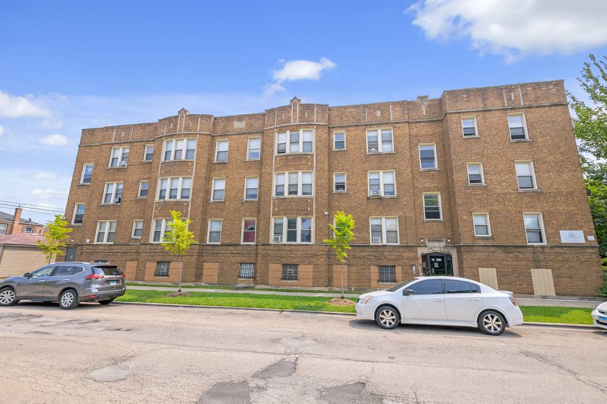 Apartment for rent at 535 E 102nd St, Chicago, IL 60628