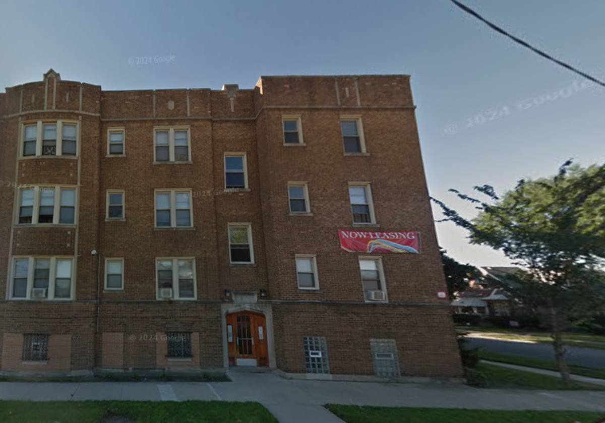 Apartment for rent at 535 E 102nd St, Chicago, IL 60628