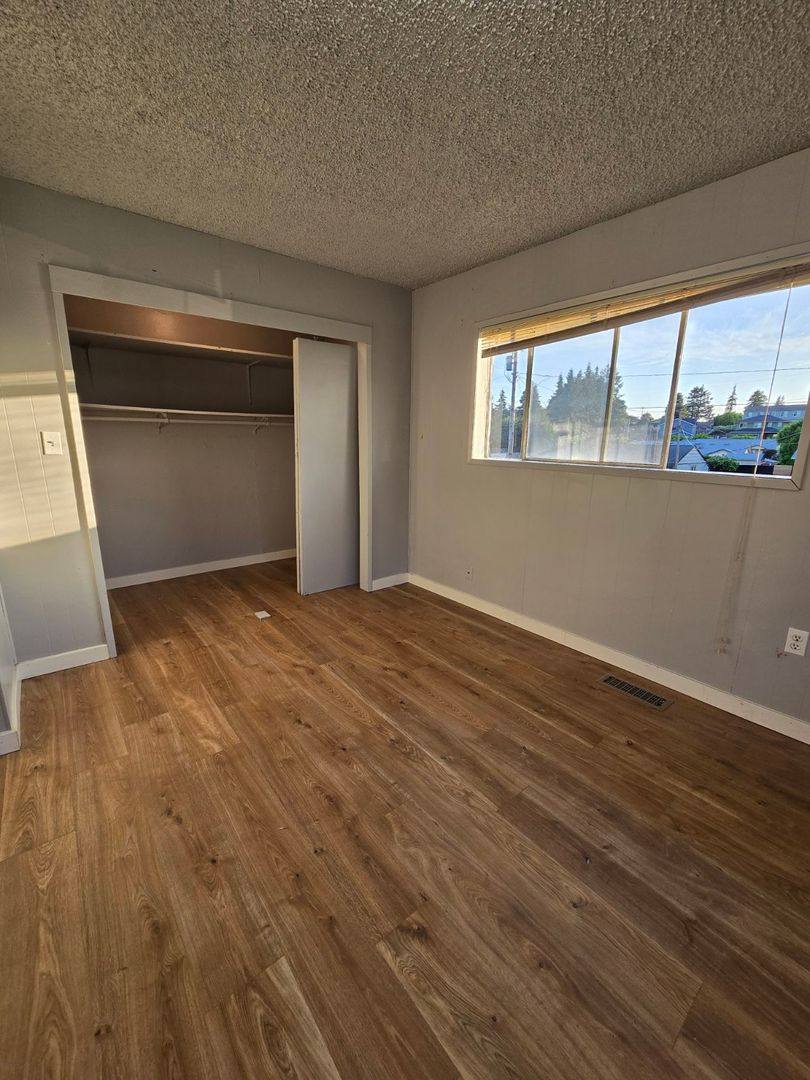 Apartment for rent at 2814 Callahan Dr, Bremerton, WA 98310