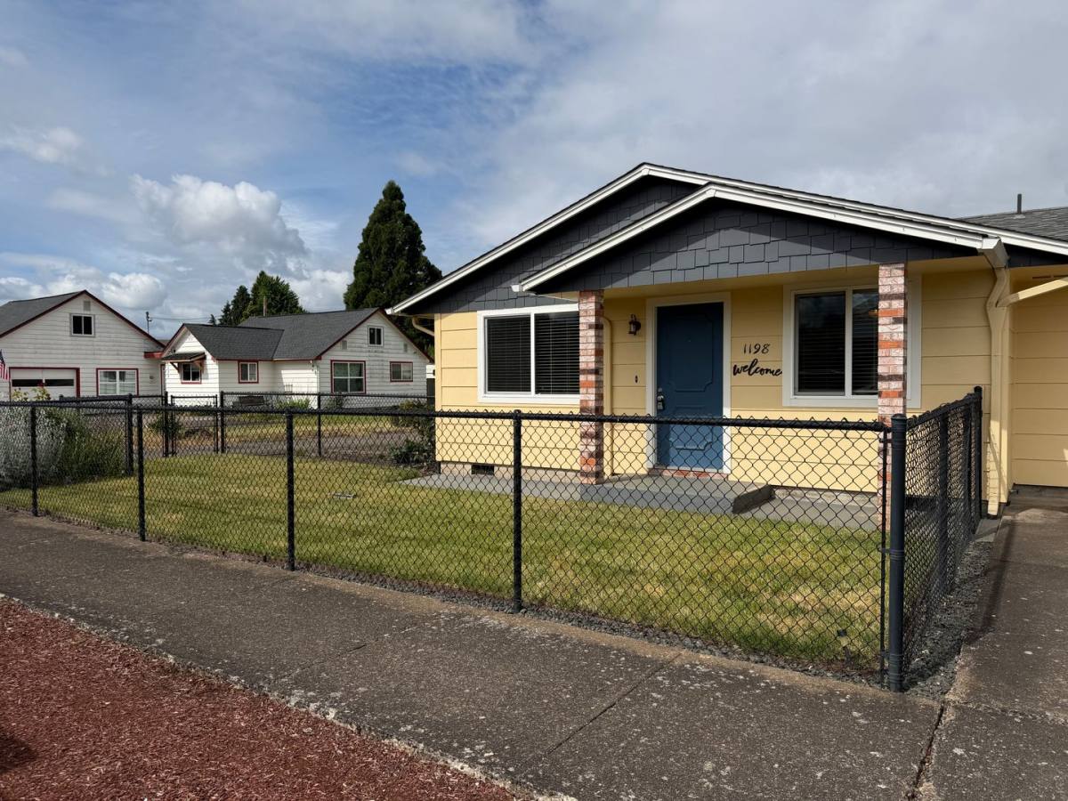 House for rent at 1198 55th Place, Springfield, OR 97477