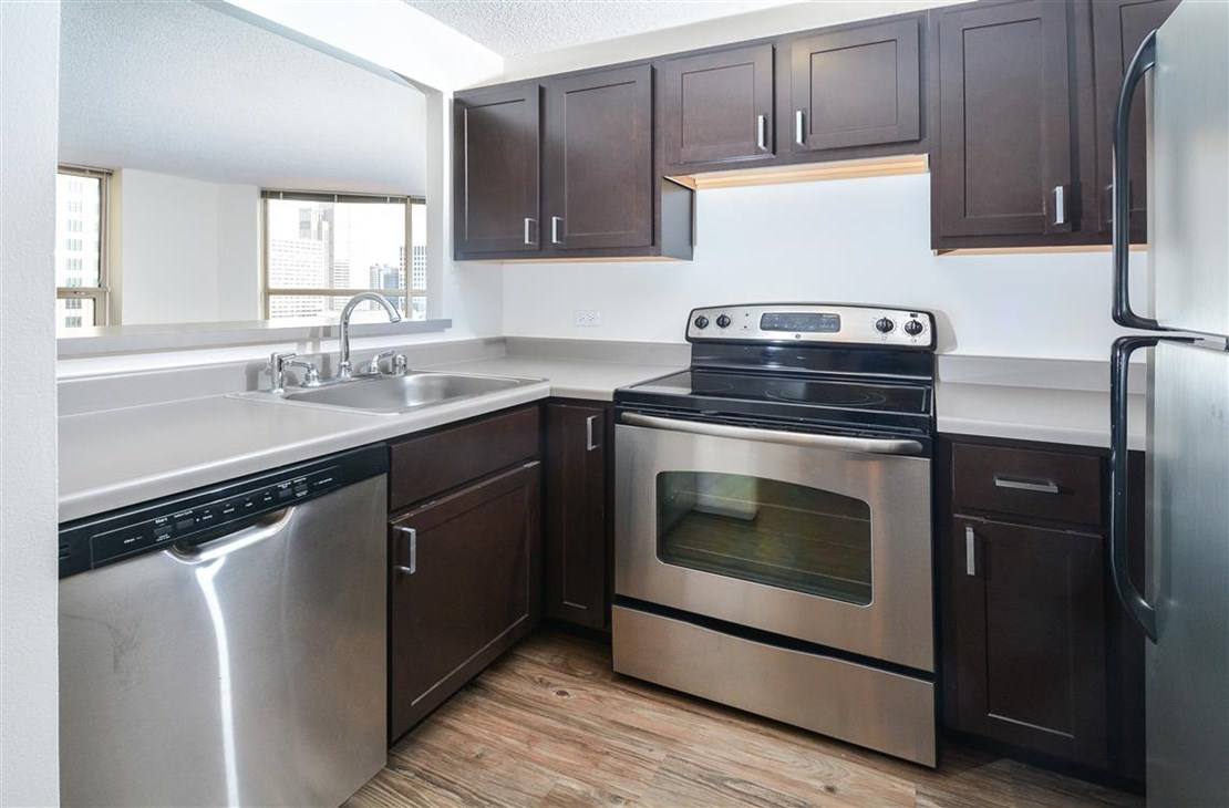 Apartment for rent at 555 W Madison St, Chicago, IL 60661