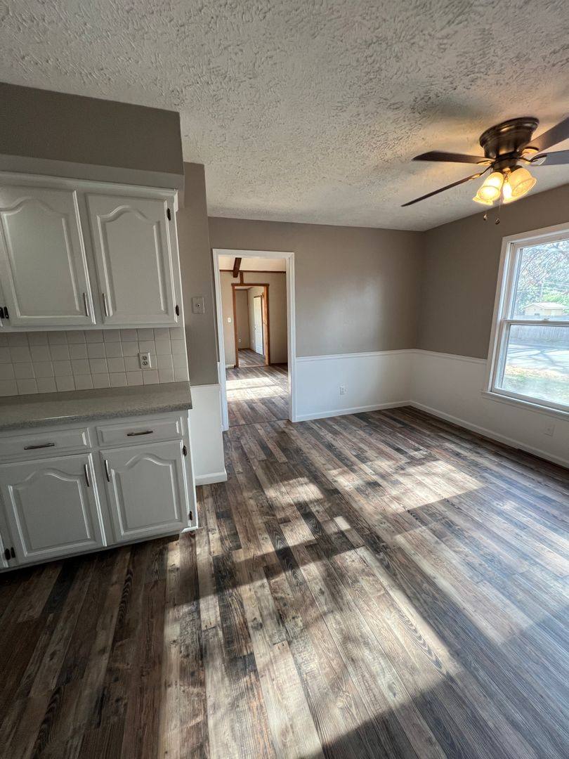 House for rent at 5518 S Roanoke Ave, Springfield, MO 65810