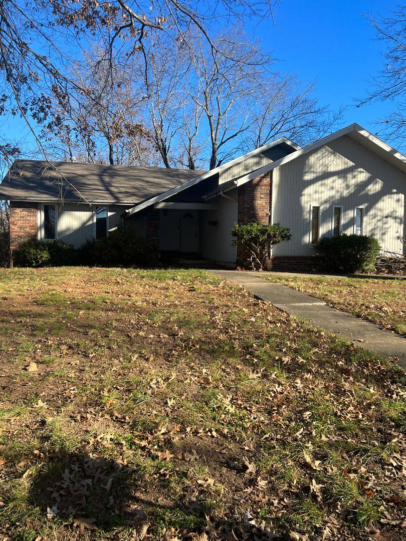 House for rent at 5518 S Roanoke Ave, Springfield, MO 65810