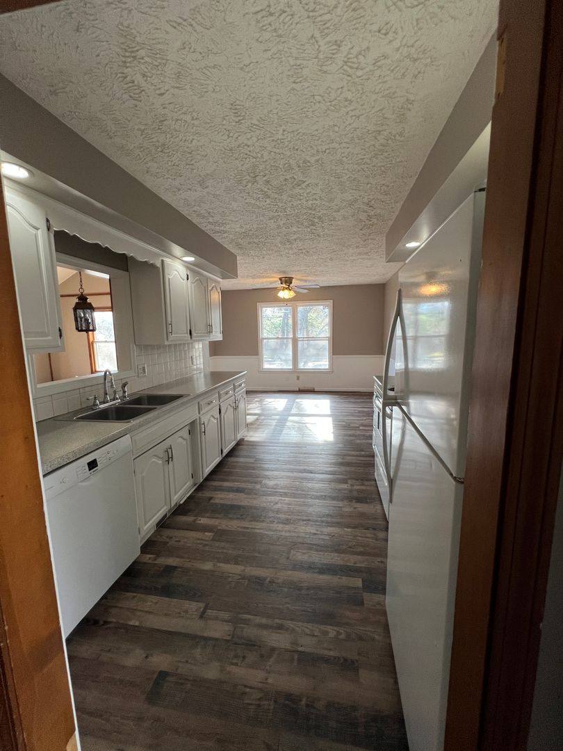 House for rent at 5518 S Roanoke Ave, Springfield, MO 65810
