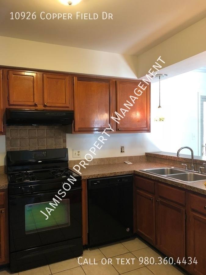 House for rent at 10926 Copper Field Dr, Pineville, NC 28134