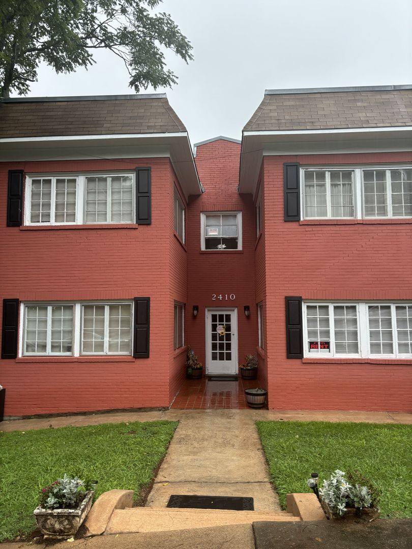 Apartment for rent at 2410 Arlington Crescent, Birmingham, AL 35205