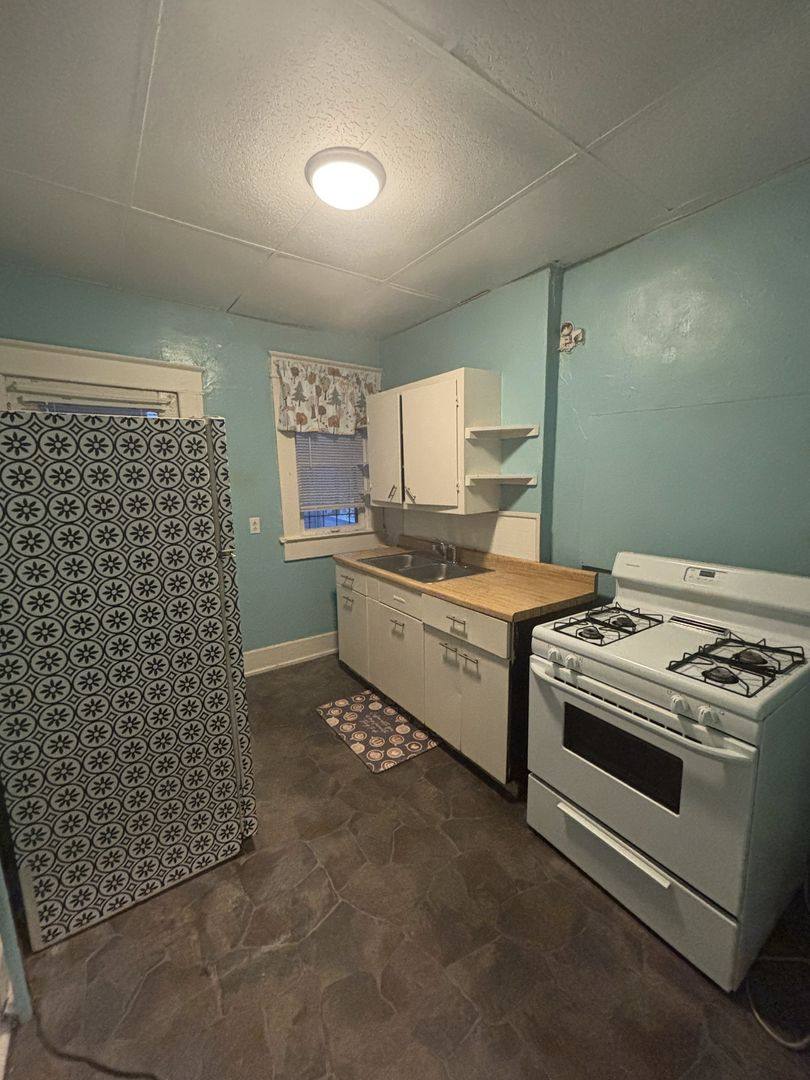 Apartment for rent at 2410 Arlington Crescent, Birmingham, AL 35205