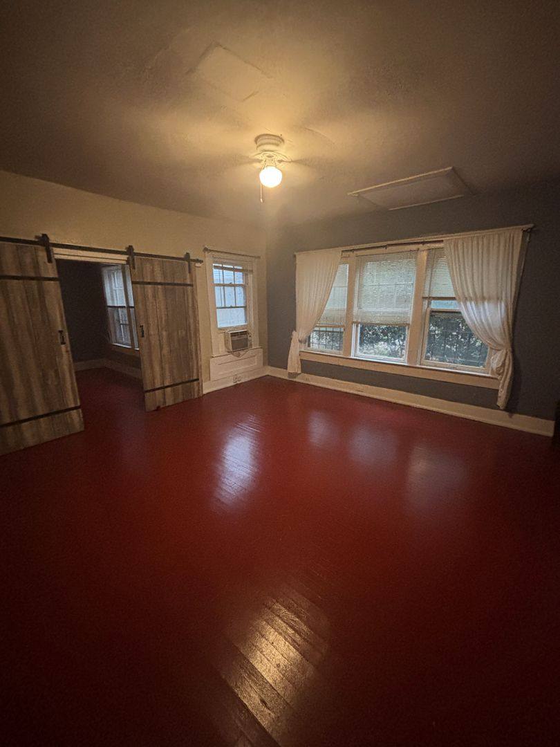 Apartment for rent at 2410 Arlington Crescent, Birmingham, AL 35205