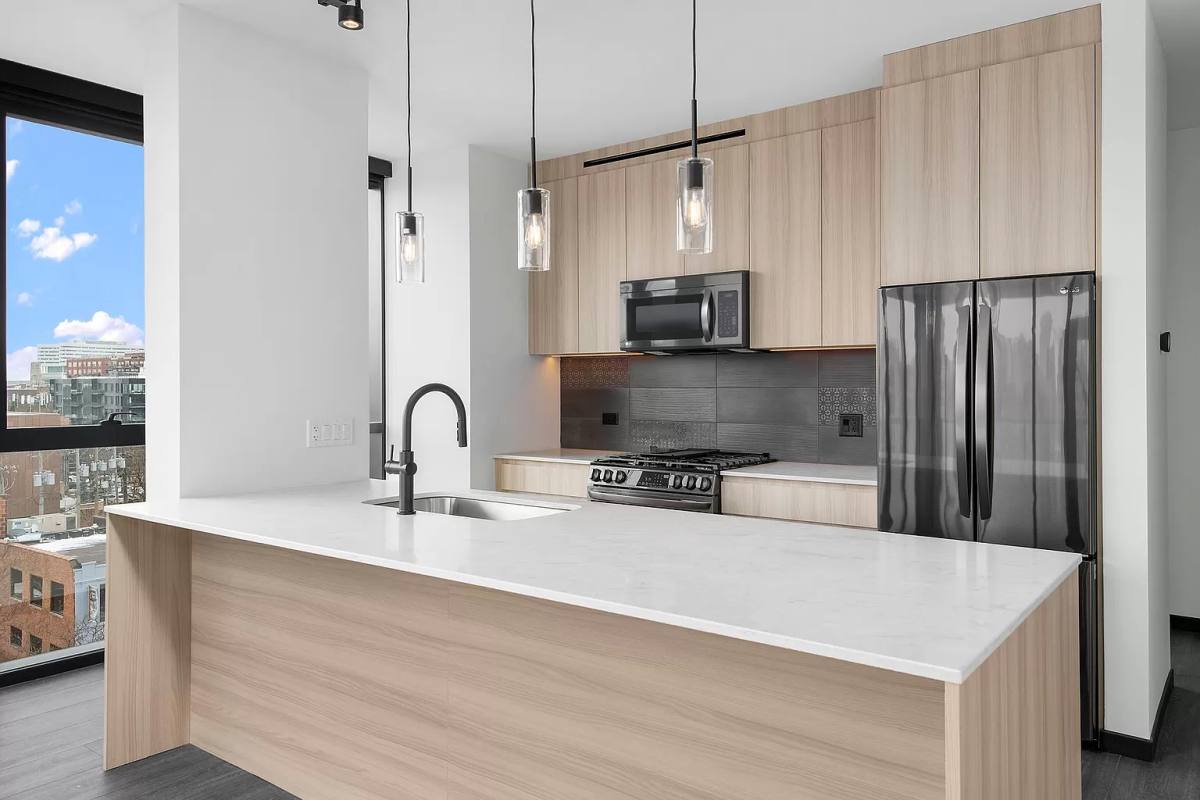 Apartment for rent at 1400 W Randolph St, Chicago, IL 60607