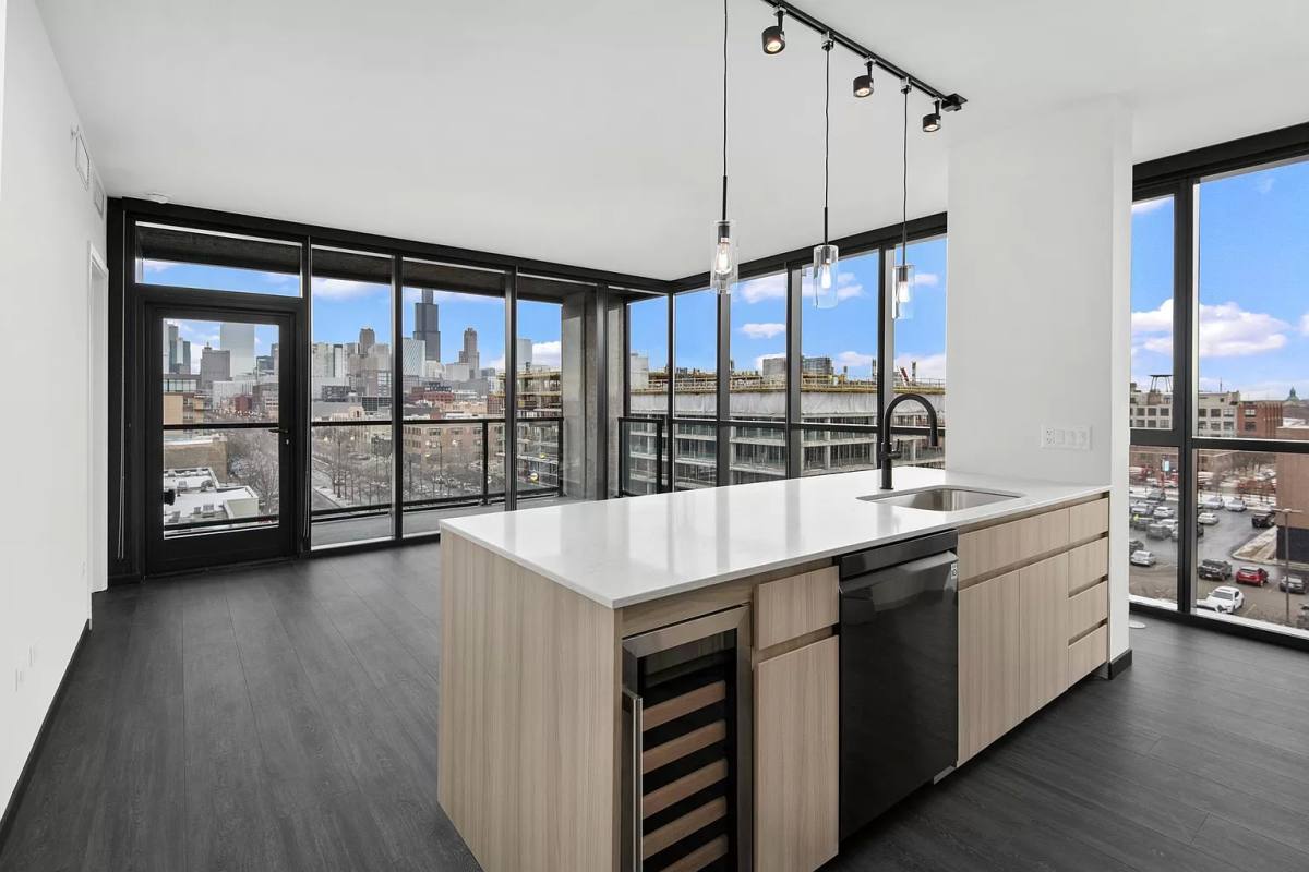 Apartment for rent at 1400 W Randolph St, Chicago, IL 60607