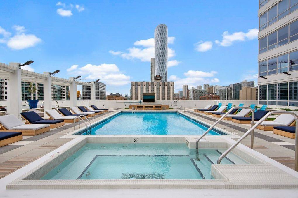 Apartment for rent at 765 W Adams St, Chicago, IL 60661