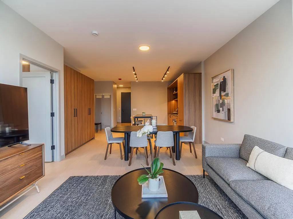Apartment for rent at 920 N Wells St, Chicago, IL 60610