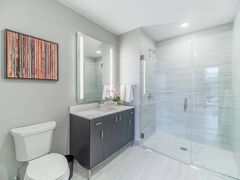 Apartment for rent at 920 N Wells St, Chicago, IL 60610