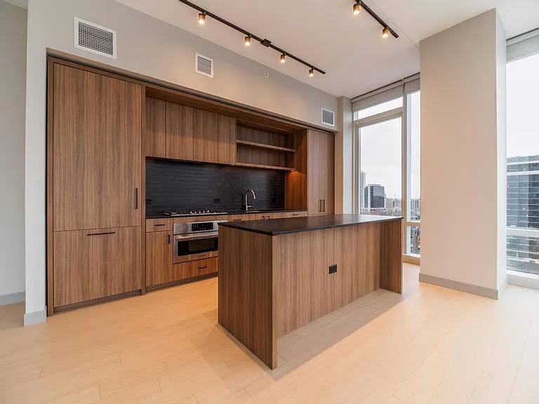 Apartment for rent at 920 N Wells St, Chicago, IL 60610