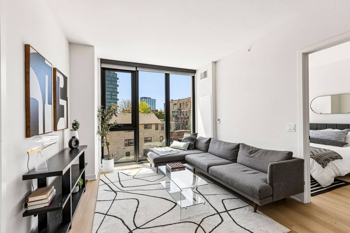 Apartment for rent at 1100 W Grand Ave, Chicago, IL 60642