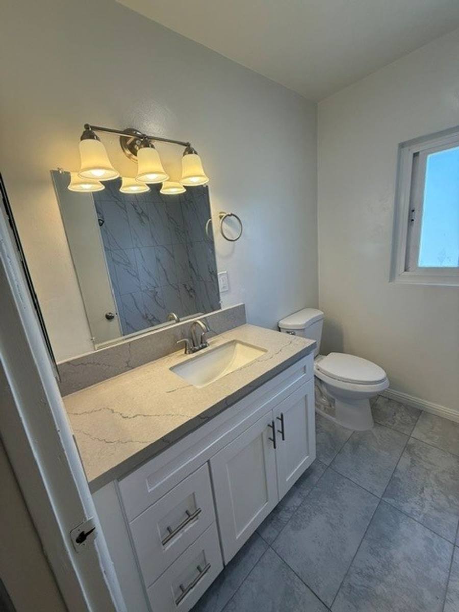 Apartment for rent at 459 Orange Ave, Long Beach, CA 90802
