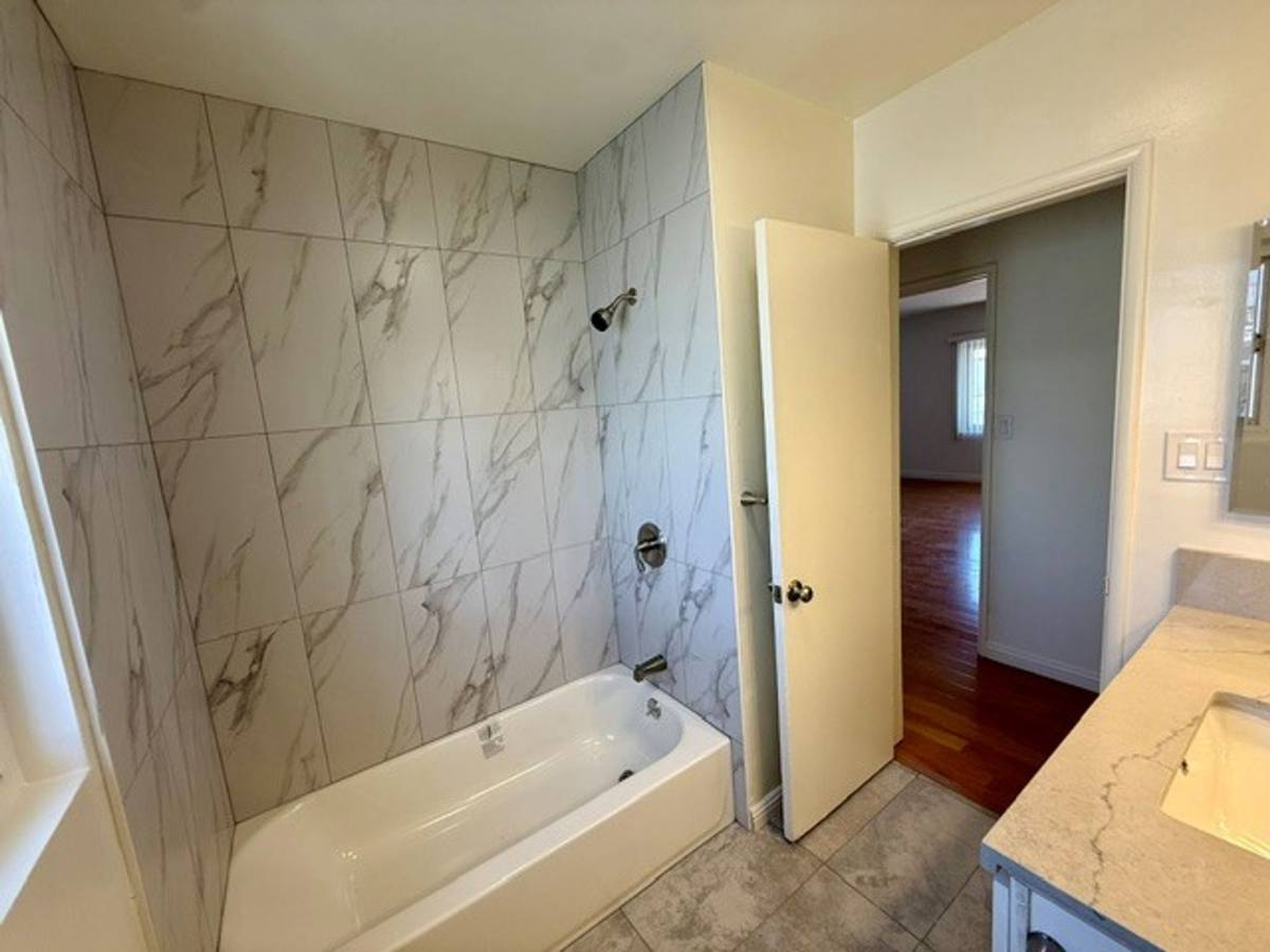 Apartment for rent at 459 Orange Ave, Long Beach, CA 90802