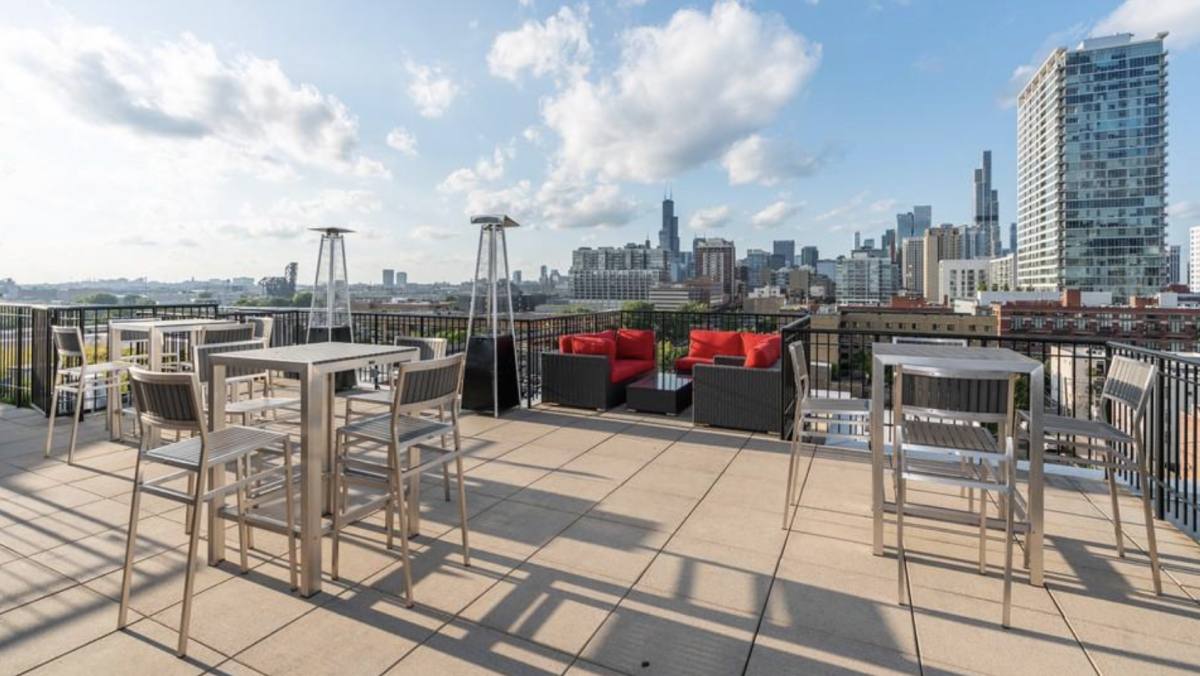 Apartment for rent at 1935 S Wabash Ave, Chicago, IL 60605