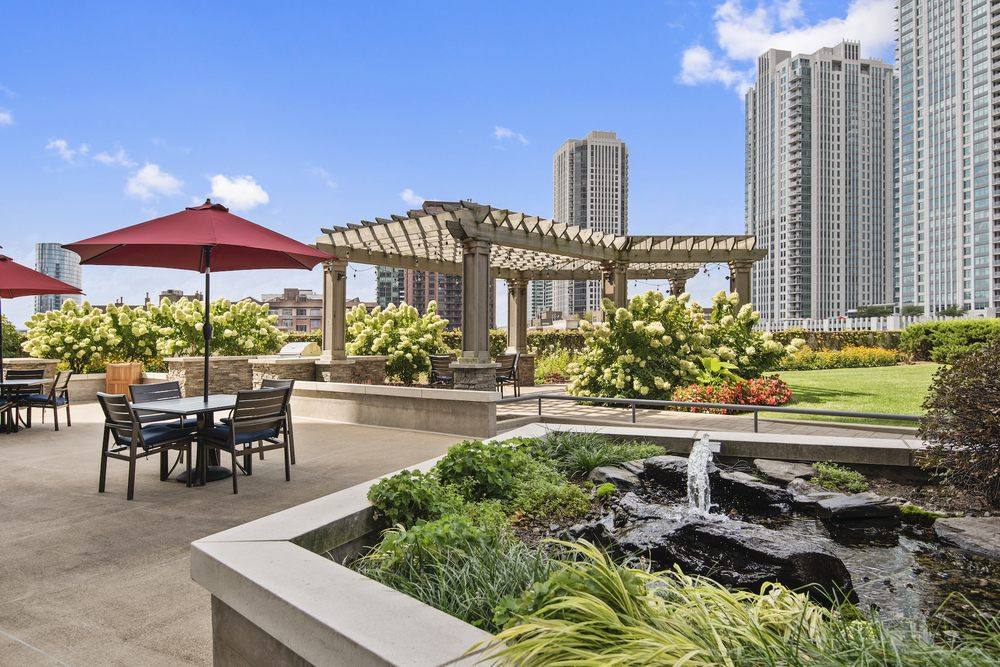 Apartment for rent at 300 N Canal St, Chicago, IL 60606