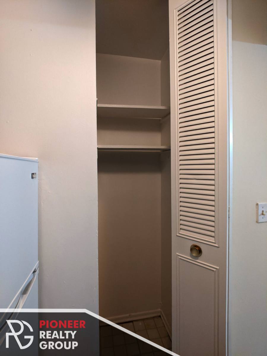 Apartment for rent at 525 W Oakdale Ave, Chicago, IL 60657
