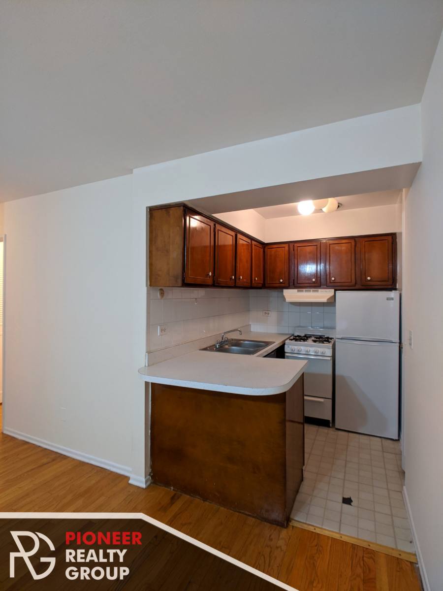Apartment for rent at 525 W Oakdale Ave, Chicago, IL 60657