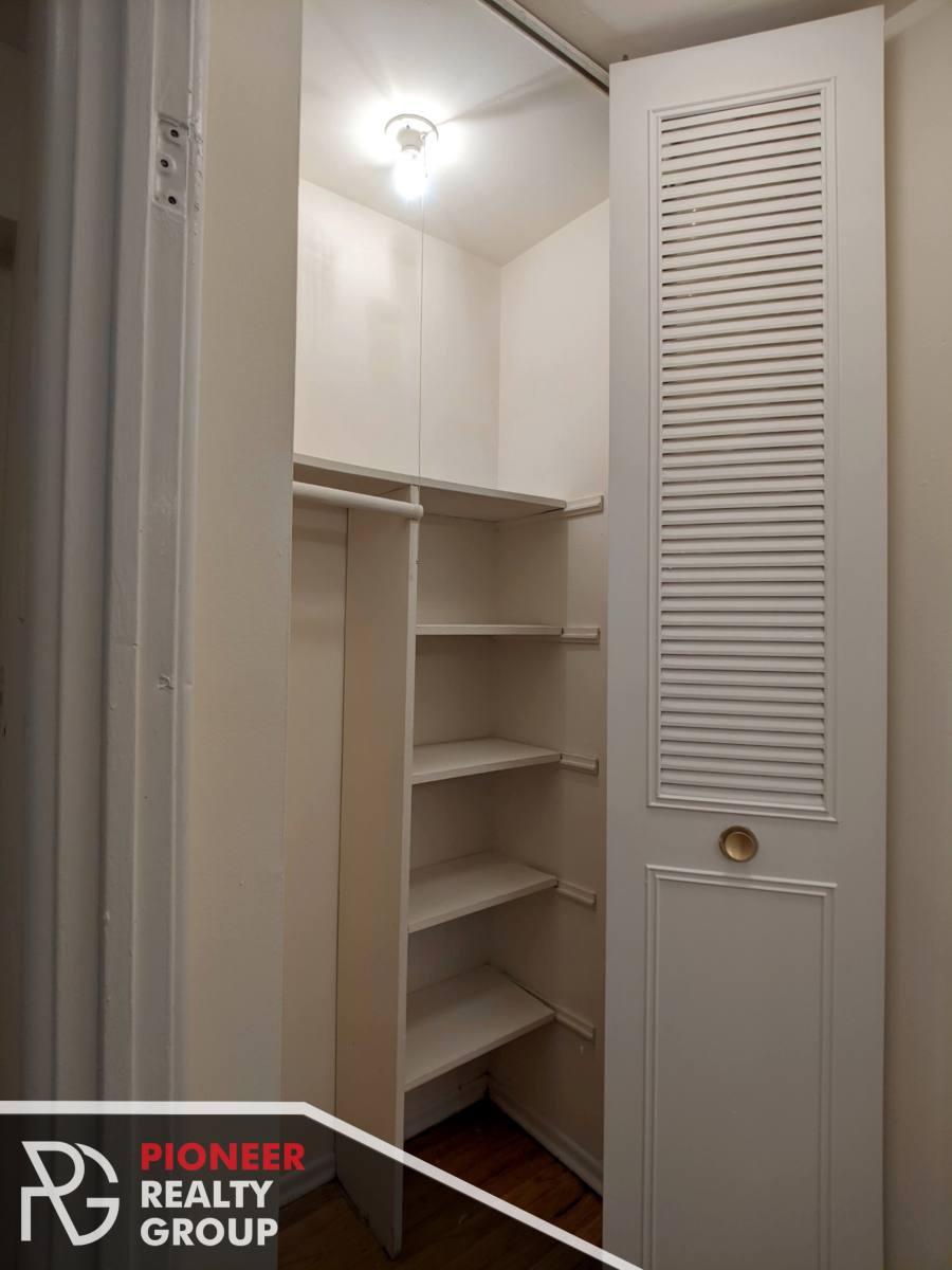 Apartment for rent at 525 W Oakdale Ave, Chicago, IL 60657