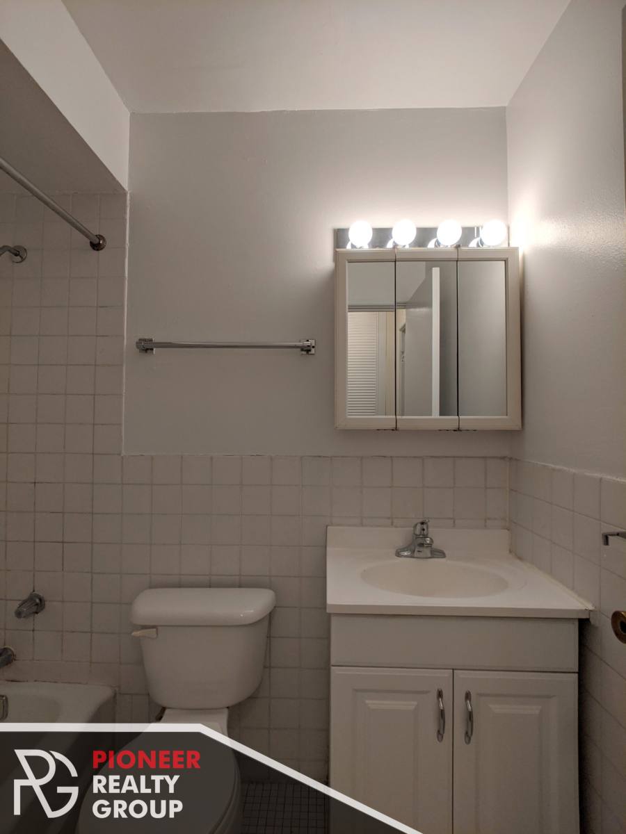 Apartment for rent at 525 W Oakdale Ave, Chicago, IL 60657